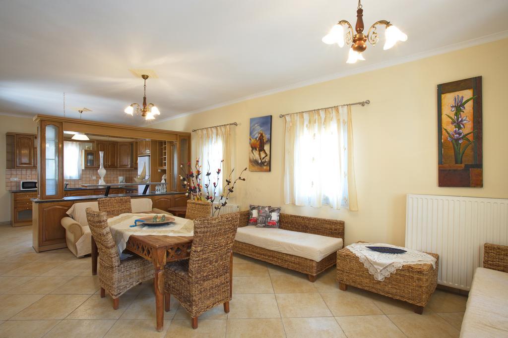 Villa Serene Kamari  Exterior photo